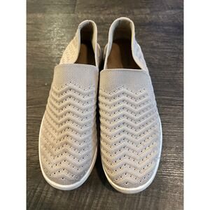 Sonoma Womens Slip On Sneakers Chevron Knit Taupe Size 8